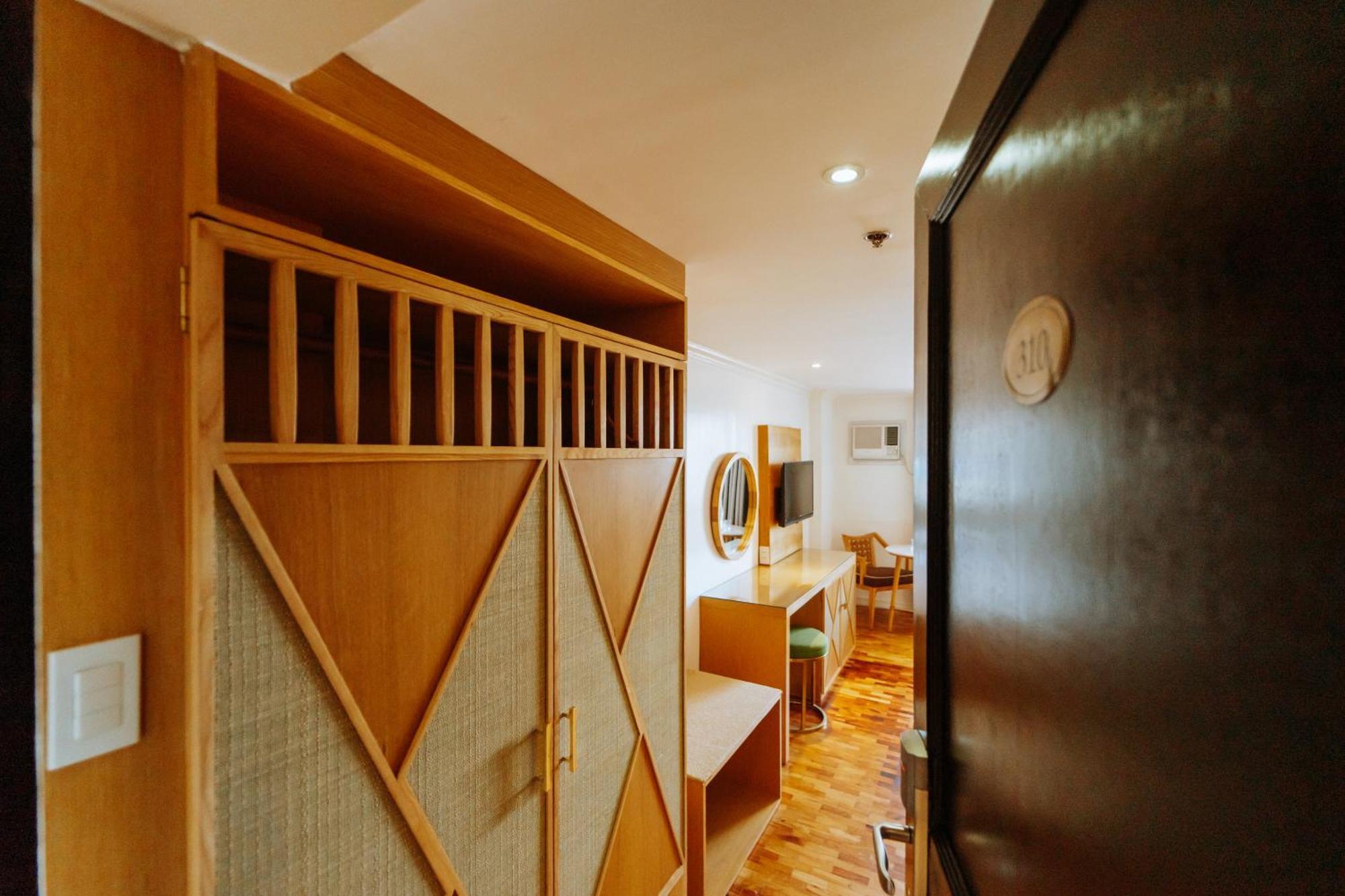 Sugarland Hotel Баколод Экстерьер фото