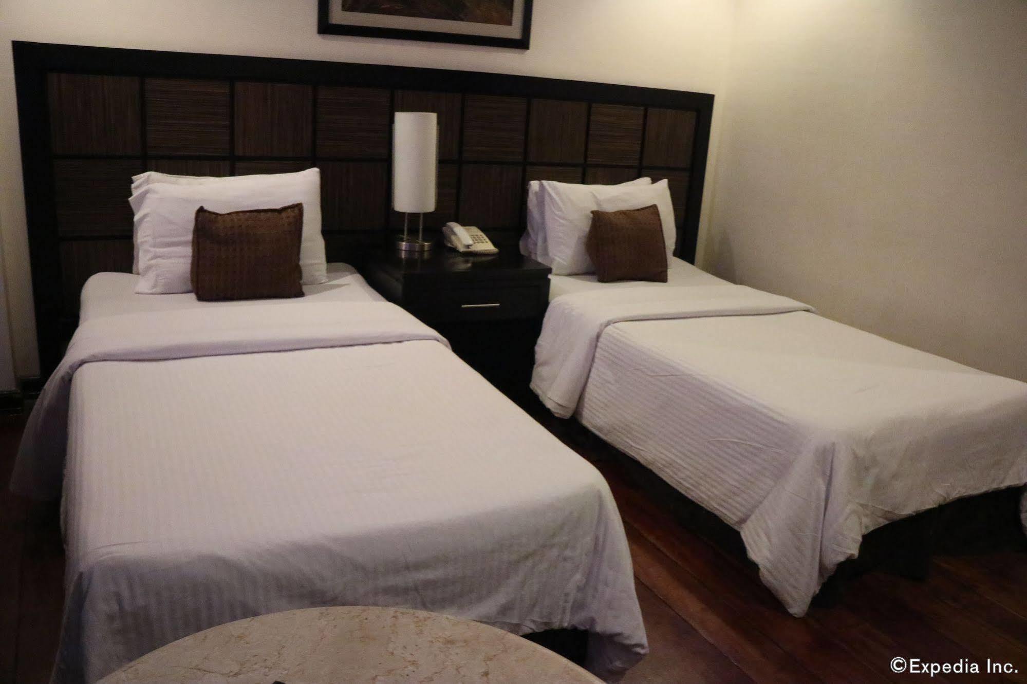 Sugarland Hotel Баколод Экстерьер фото